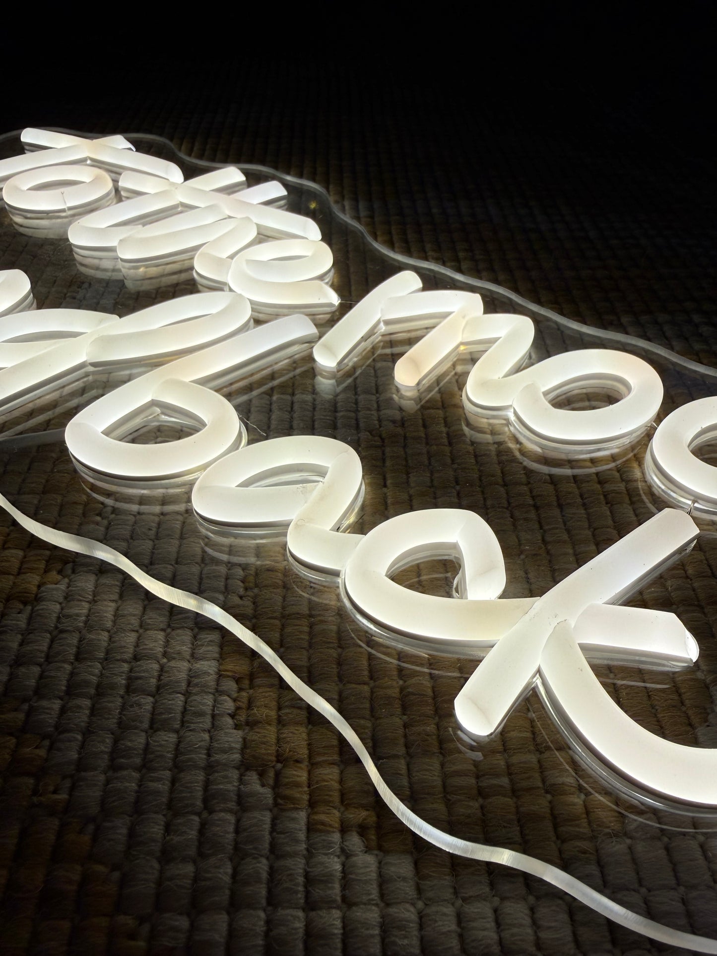 LED-Schild „to the moon and back“
