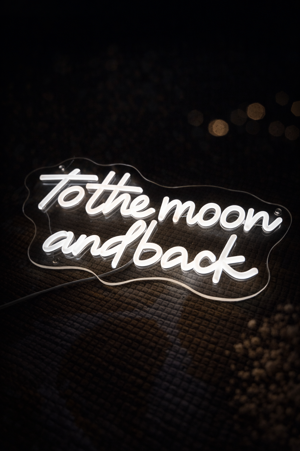 LED-Schild „to the moon and back“