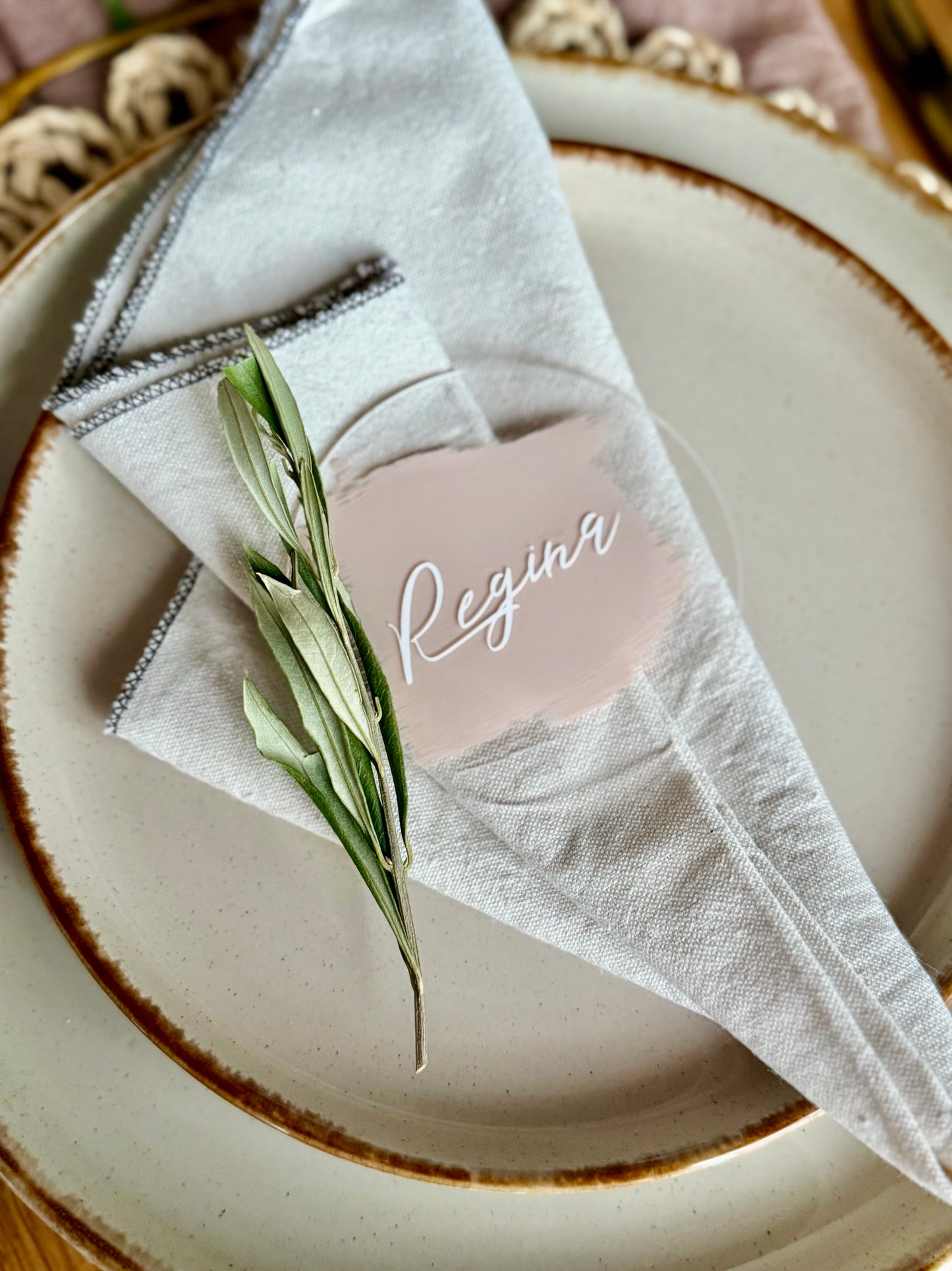 Personalisierte Namenskärtchen aus Acryl in rund | Platzkarten mit Namen | Hochzeit, Geburtstag, Weihnachten | Acryl Kärtchen mit Farbwahl
