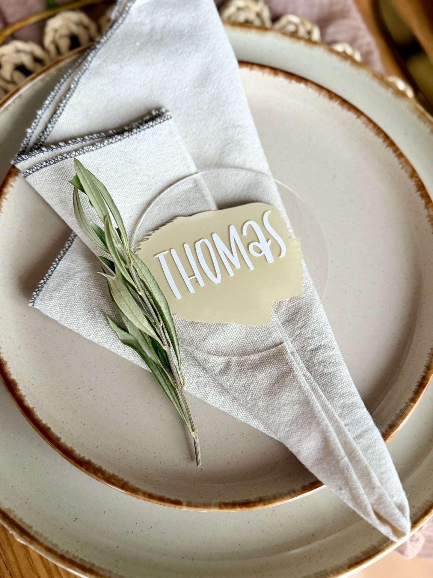 Personalisierte Namenskärtchen aus Acryl in rund | Platzkarten mit Namen | Hochzeit, Geburtstag, Weihnachten | Acryl Kärtchen mit Farbwahl